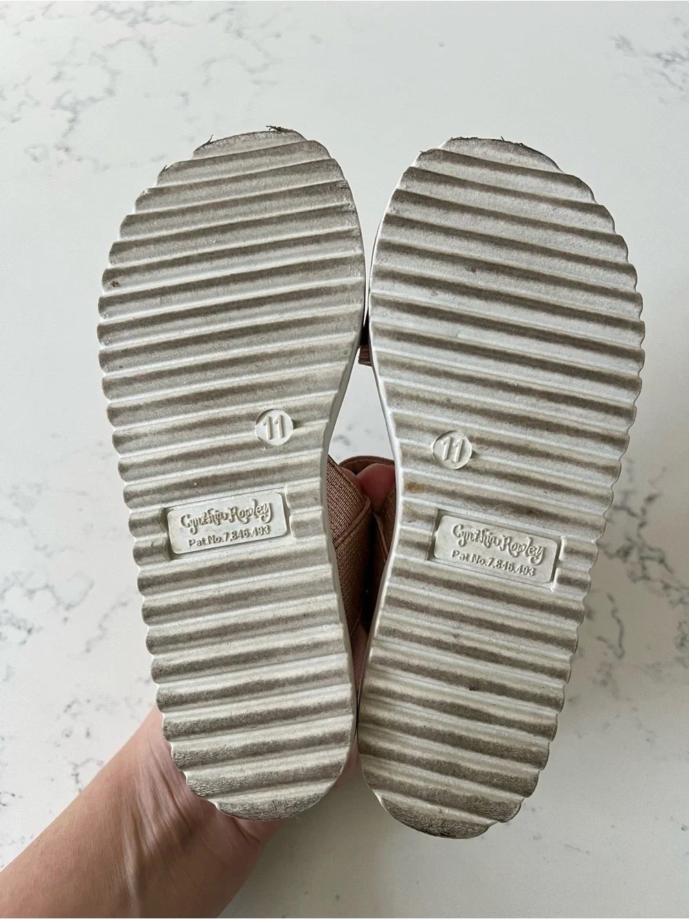 Cynthia Rowley Kids Metallic beige Gold Double-Strap Sandals Size 11
